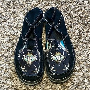 Women’s Ariat cruiser loafers size 8